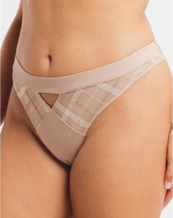 String Louisa Bracq Albanach (Chair)