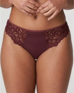 String Prima Donna Twist First Night (Merlot)
